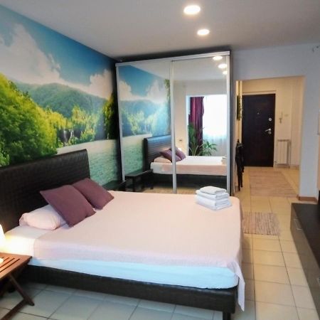 Cozy Downtown Oasis Lejlighed Bukarest Eksteriør billede